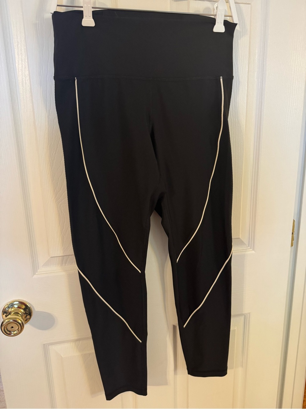 Old Navy Black High-Waist Leggings with White Contrast Piping